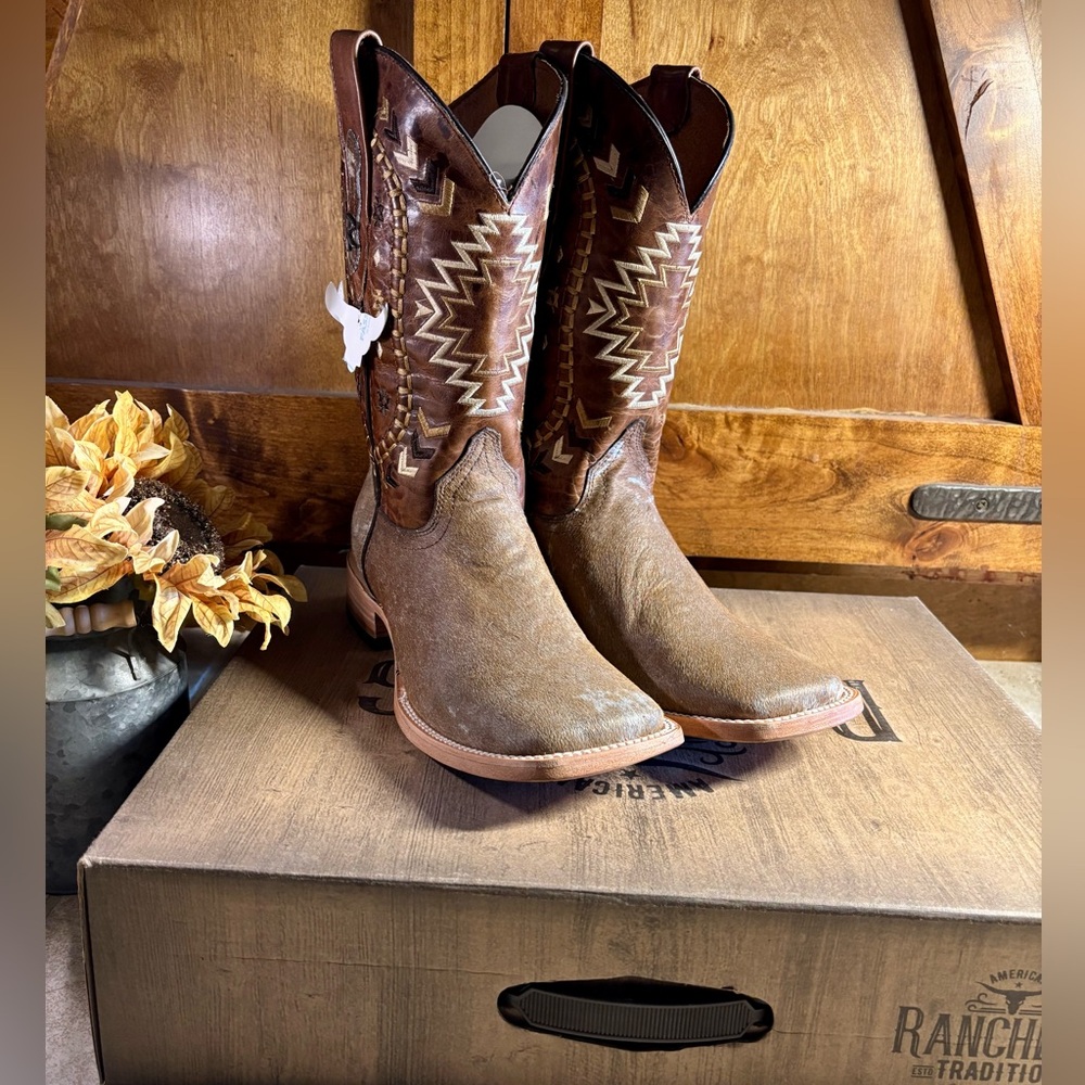 NWT mens genuine cowhide boots,wide square toe,made in Texas by RANCHERS SIZE 10